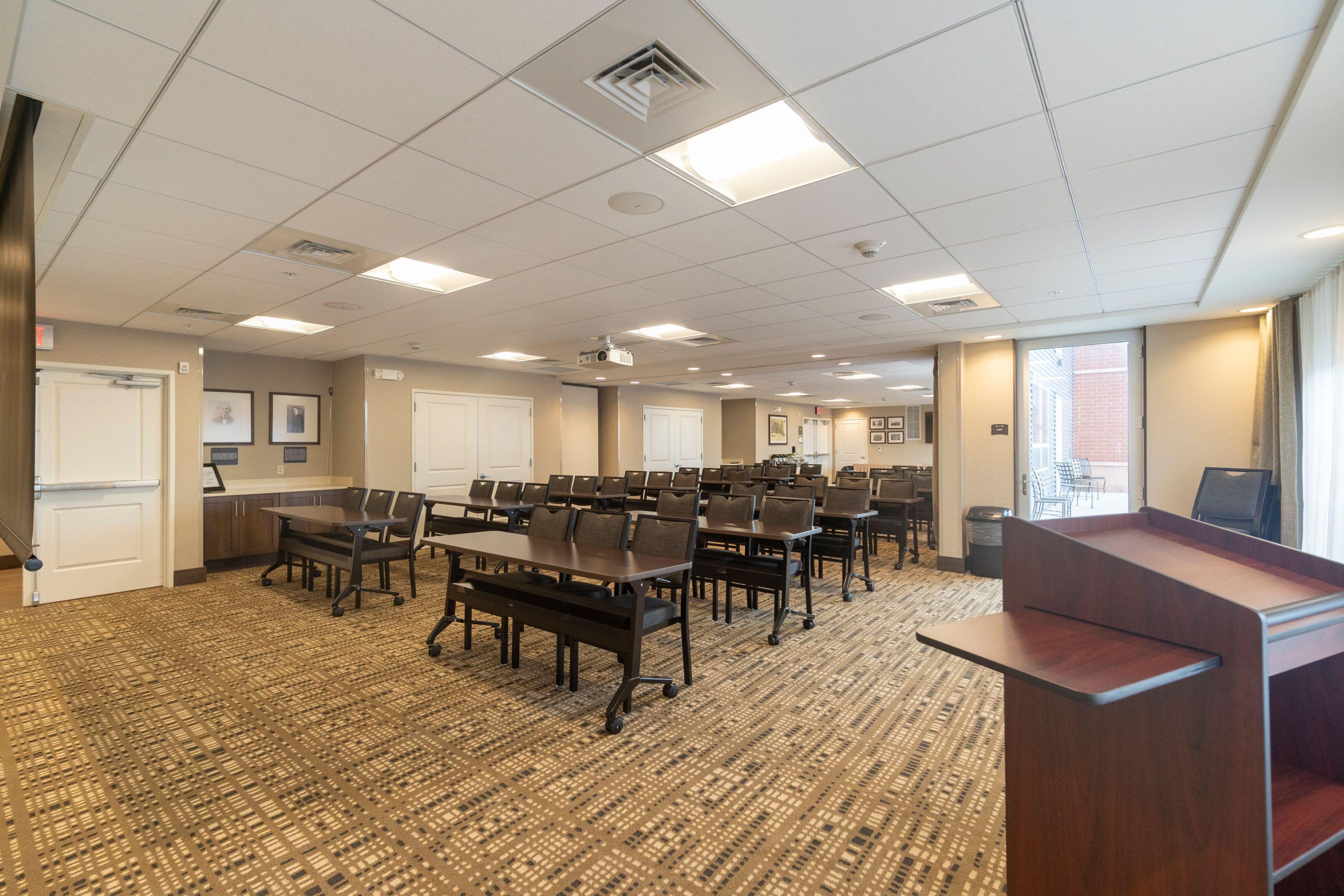 Staybridge Suites Marquette By Ihg Exterior photo