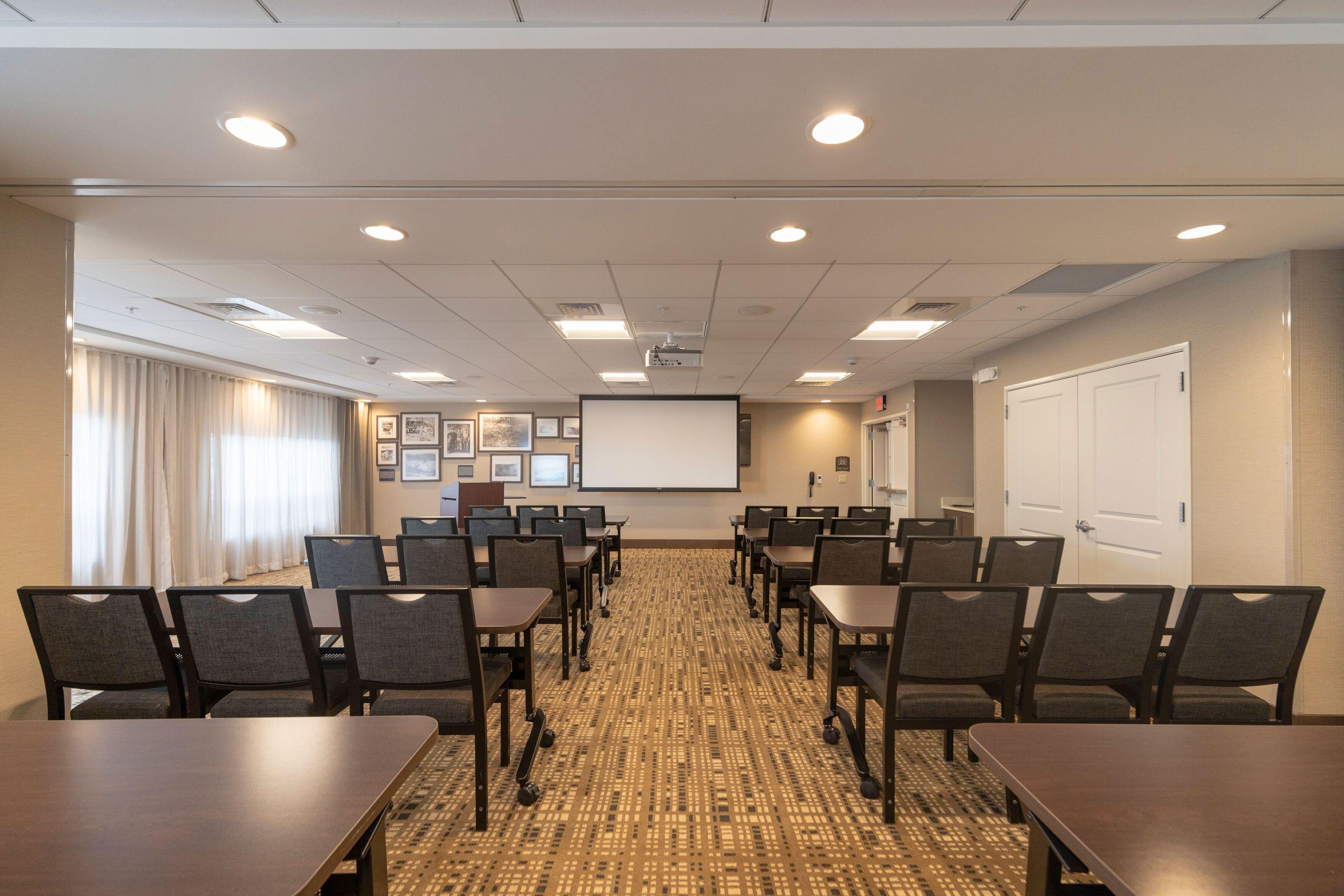 Staybridge Suites Marquette By Ihg Exterior photo