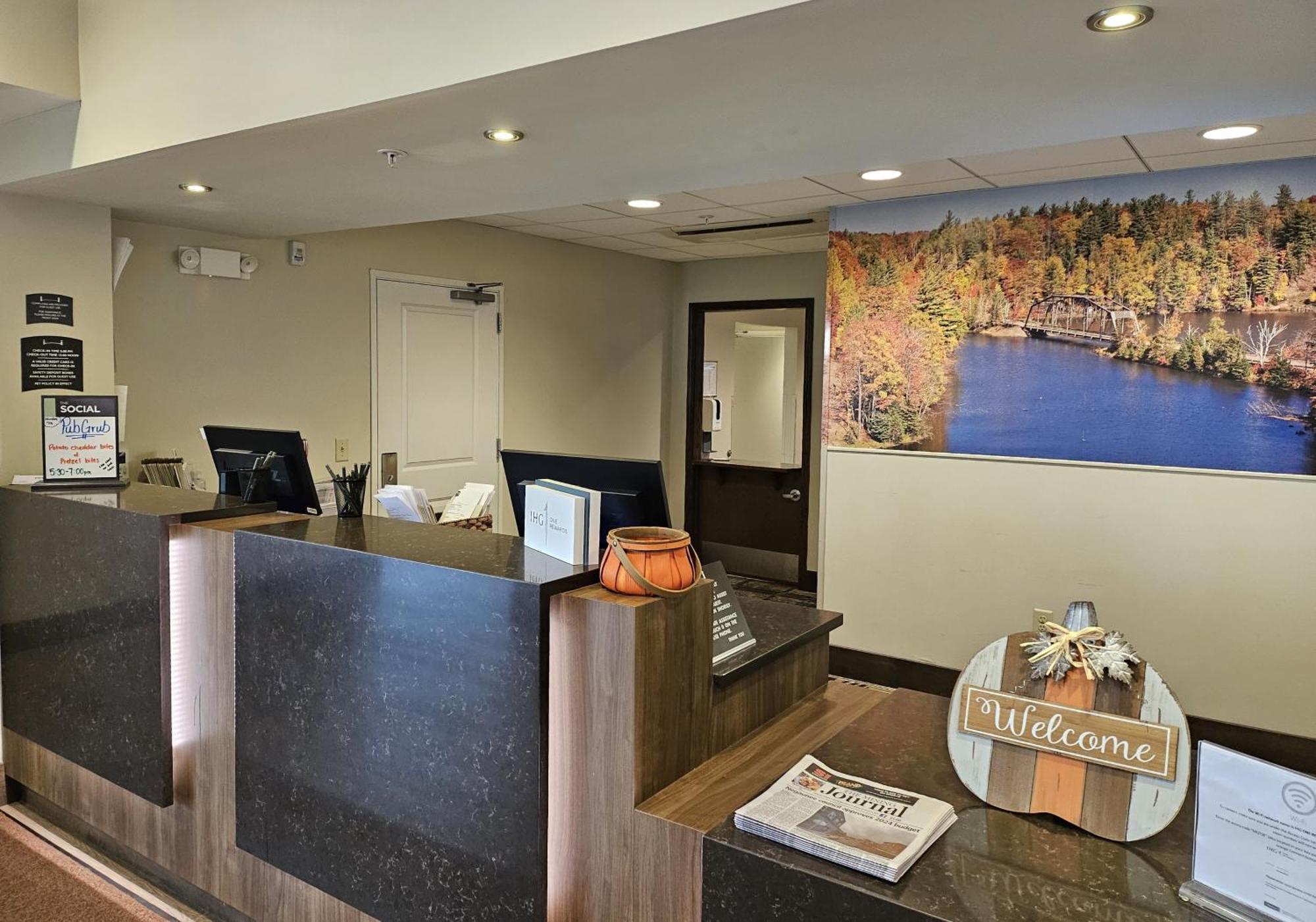 Staybridge Suites Marquette By Ihg Exterior photo